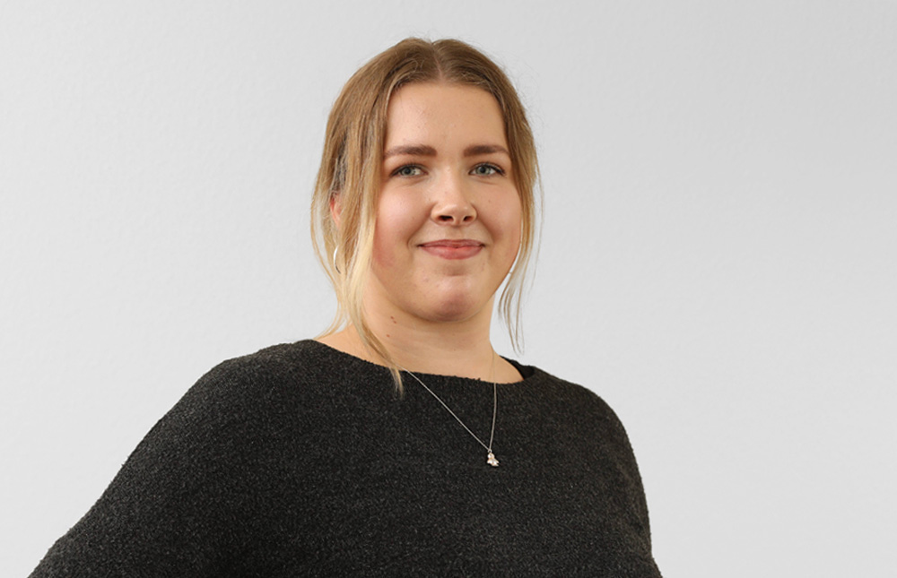 Porträtfoto von Laura Winter, Mitarbeiterin der ExRohr GmbH